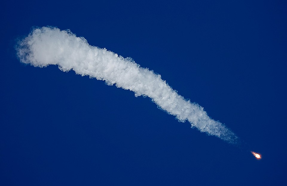 Спускаемый аппарат отделился от взорвавшейся ракеты и по баллистической траектории вернулся на Землю Фото: REUTERS