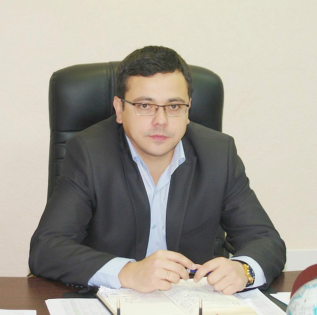 Директор «Мурманавтодора» Сергей Колмыков убежден, что успех и надежное будущее предприятия обеспечиваются преемственностью поколений.