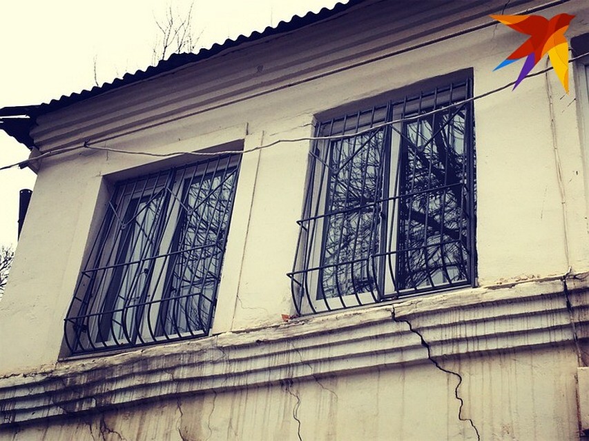 Предположительно именно за этими окнами и произошло застолье полицейских