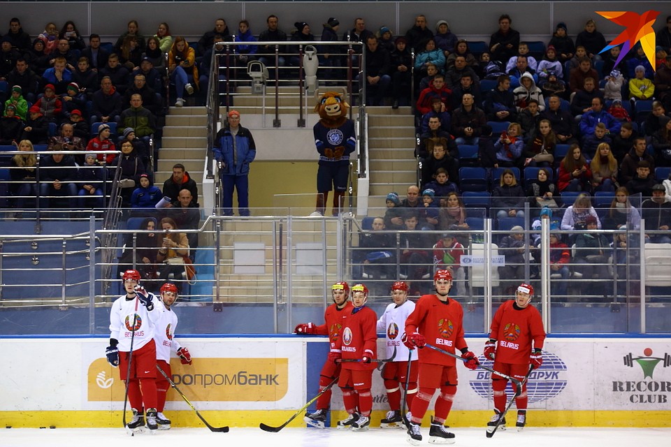 Зрителей собралось несколько сотен Фото: Святослав ЗОРКИЙ