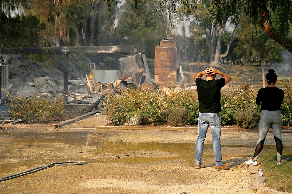 Сильный пожар стер с лица земли город Пэрадайс в Калифорнии. Фото: REUTERS