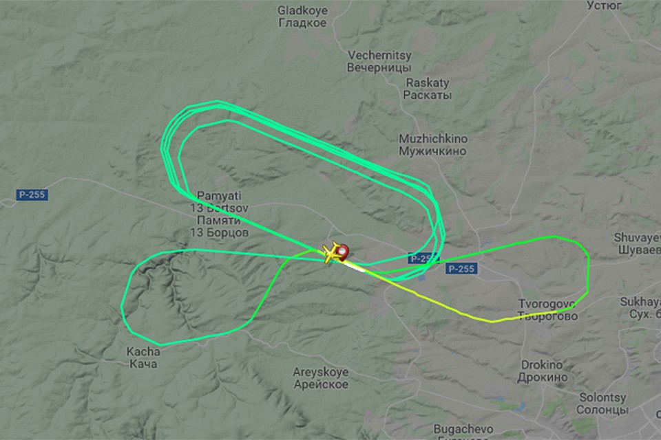 Самолет целый час кружил над городом, чтобы сжечь лишнее топливо. Фото: flightradar24.com