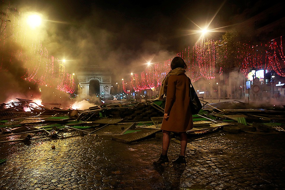Протест против повышения цен обернулся в Париже беспорядками. Фото: REUTERS