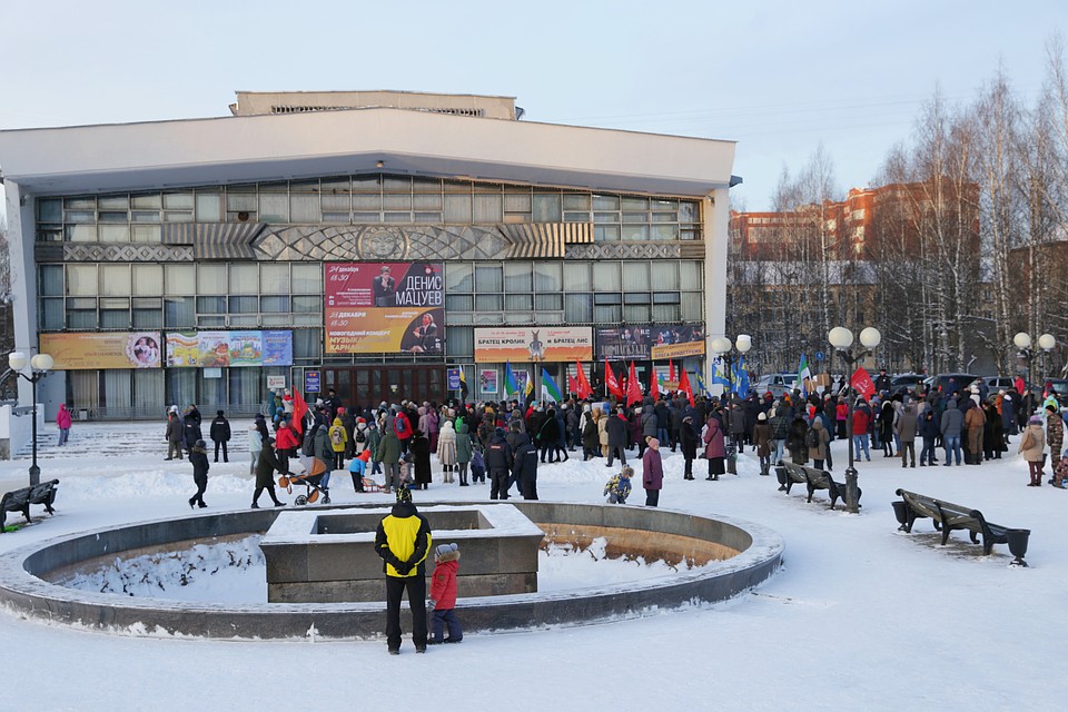 На митинг в Сыктывкаре против строительства мусорного полигона в Шиесе пришло всего около 500 человек Фото: Наталия БЕШКАРЕВА