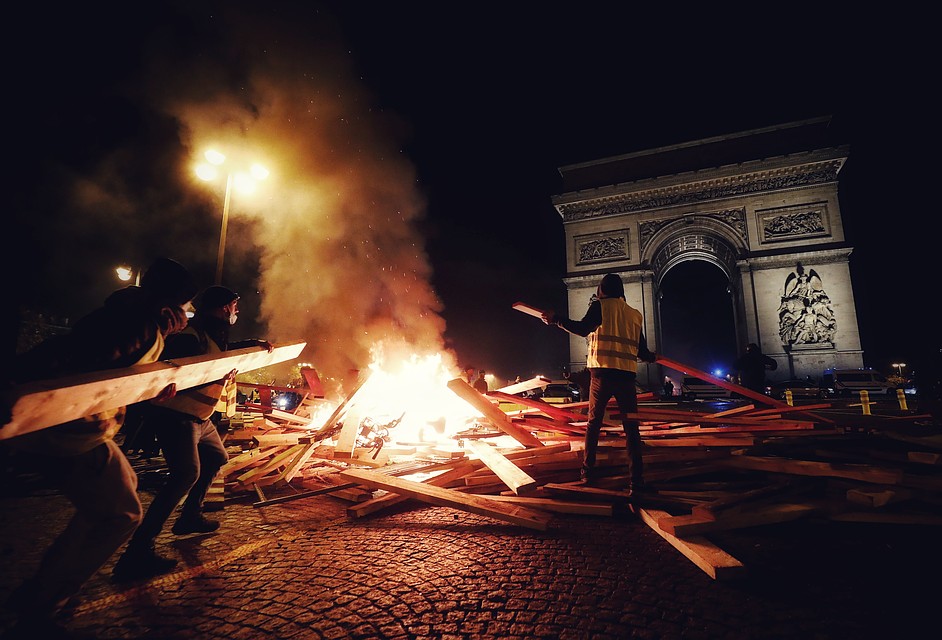 Триумф желтожилетников. Фото: REUTERS