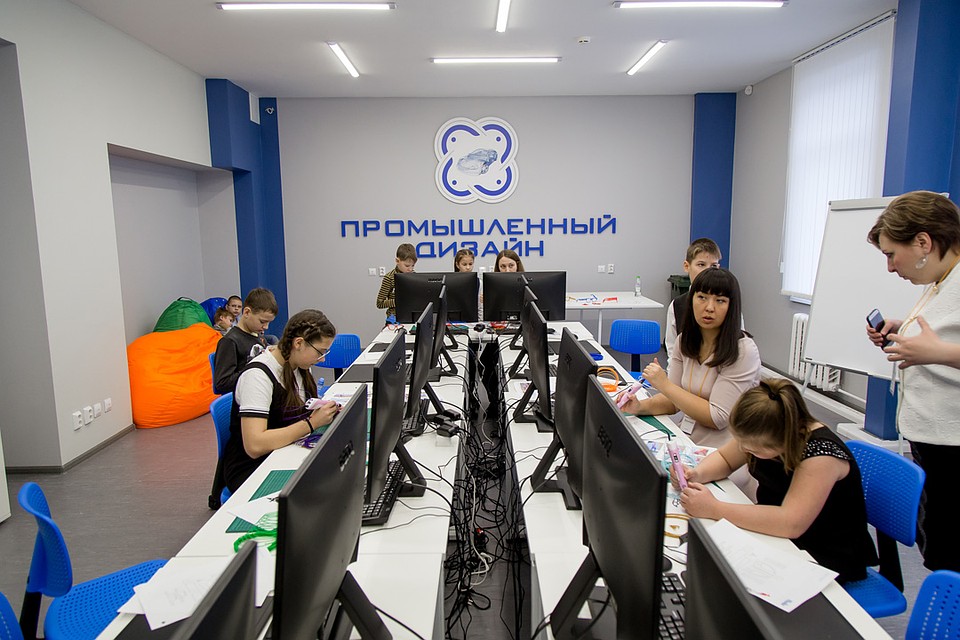 Здесь бесплатно будут заниматься 800 детей. Фото: Валерий ЗВОНАРЕВ
