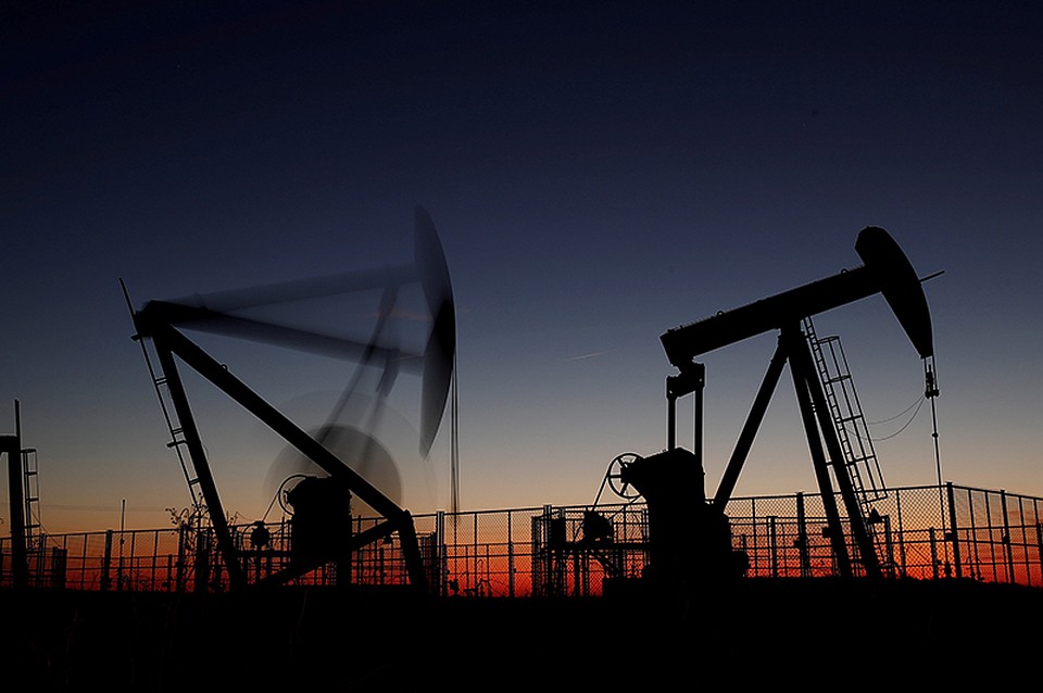 Главная опасность для России - падение цен на нефть Фото: REUTERS