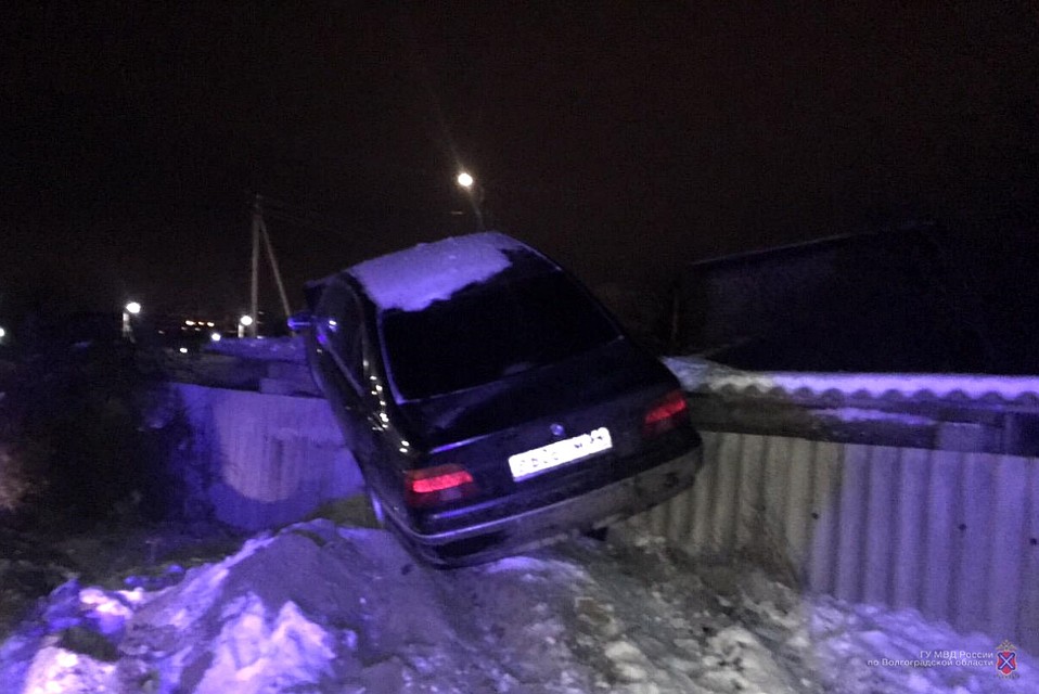 Водитель с трудом держался на ногах. Фото: ГУ МВД по Волгоградской области