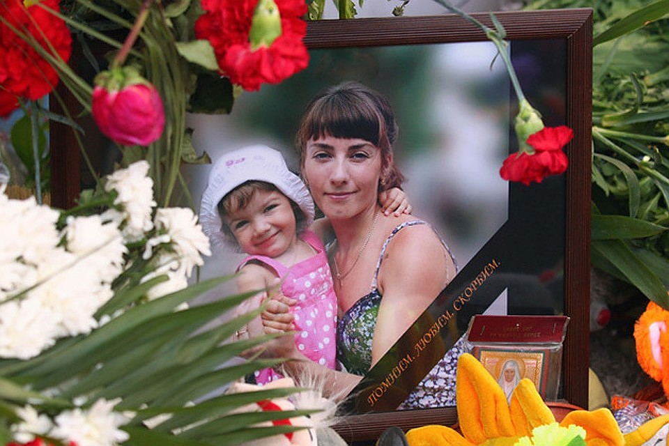 35-летняя Ольга и ее трехлетняя дочка Маша погибли из-за уличных гонщиков. Фото: Валерий ЗВОНАРЕВ
