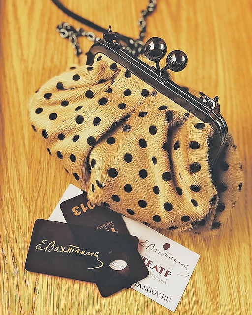 Клатч от Weekend MaxMara стоит около 70 тысяч рублей. Фото: instagram.com