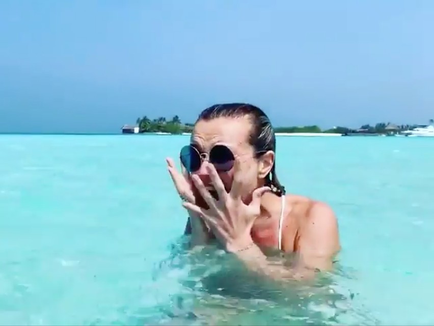Полина в ужасе: певица увидела акулу. Фото: кадр видео.