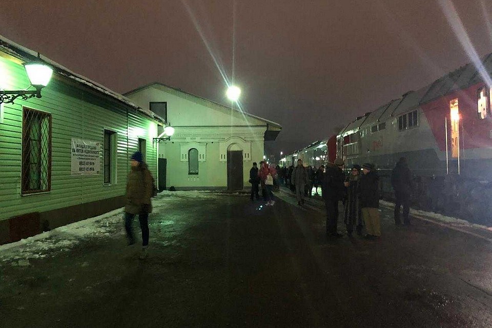 В поезде "Ласточка" в момент поломки находились 367 пассажиров. Фото предоставлено очевидцами.