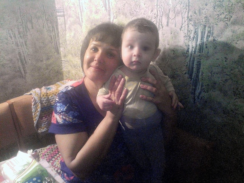 Женщина сидела дома с детьми, самой младшей дочери было всего 6 месяцев.