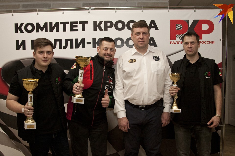 Казанская команда AG "Team" отец и сын Санины (слева).