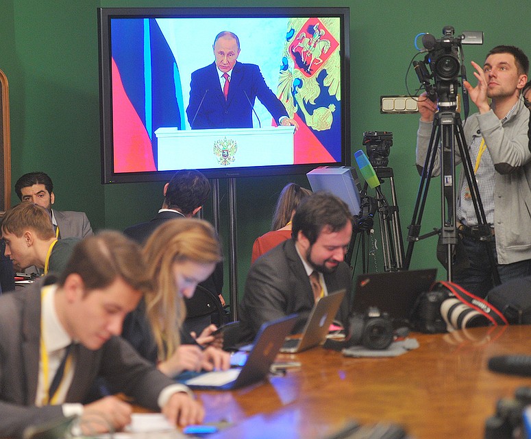 Журналисты во время выступления президента с посланием к Федеральному собранию. Фото: Владимир ВЕЛЕНГУРИН