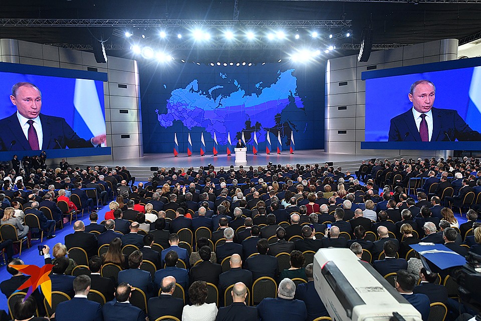Владимир Путин подчеркнул, что ключевой задачей должно стать сбережение народа, поддержка семьи Фото: Владимир ВЕЛЕНГУРИН