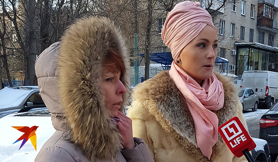 Подруги Катя и Настя приехали поддержать Надежду Куликову. Фото: Анастасия ВАРДАНЯН