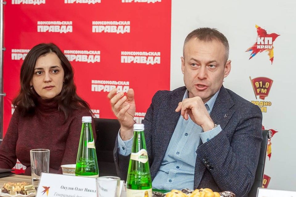 Слева Анастасия Чакараева, представитель компании LETTO, справа Олег Окулов, генеральный директор компании PIPEMAN Фото: Валерий ГОНЧАРОВ