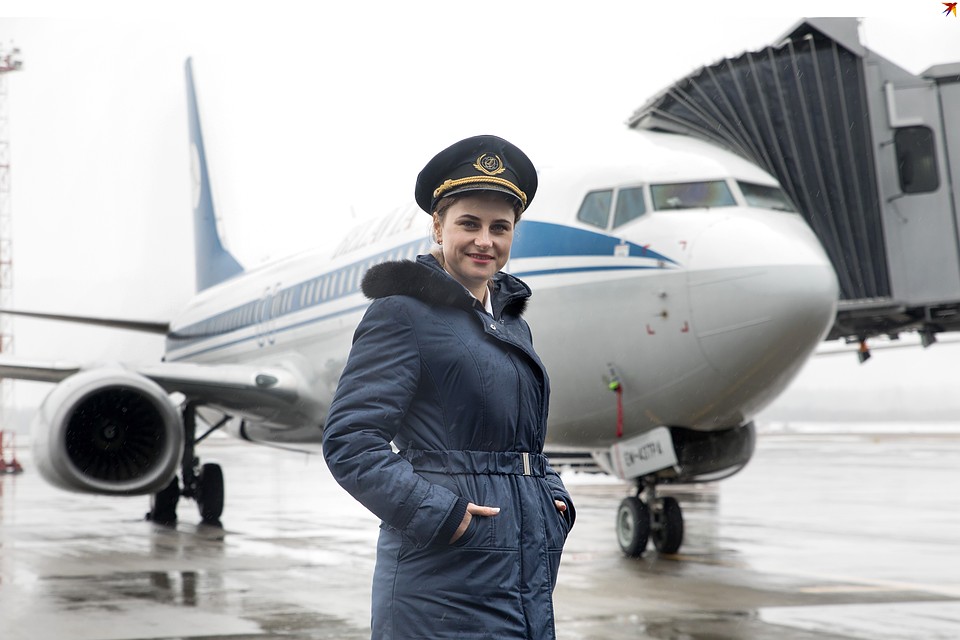 Иногда на работу нужно приезжать и в 3 часа ночи, но это того стоит: утром самое красивое небо. Фото: Павел МАРТИНЧИК