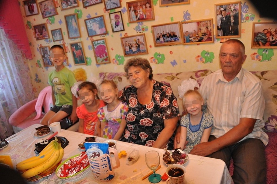 Родственники с теплом приняли малышей в свою семью