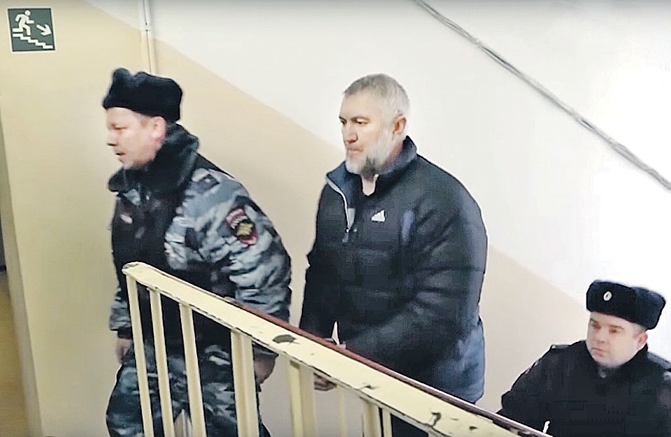 Подозреваемый в убийстве адвоката Николай Зилов. На этот раз его просто не могли не арестовать. Фото: youtube.com/ТК «360»