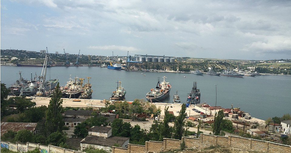 По некоторым военным кораблям проведут экскурсию. Фото: Анастасия КУРДЮКОВА