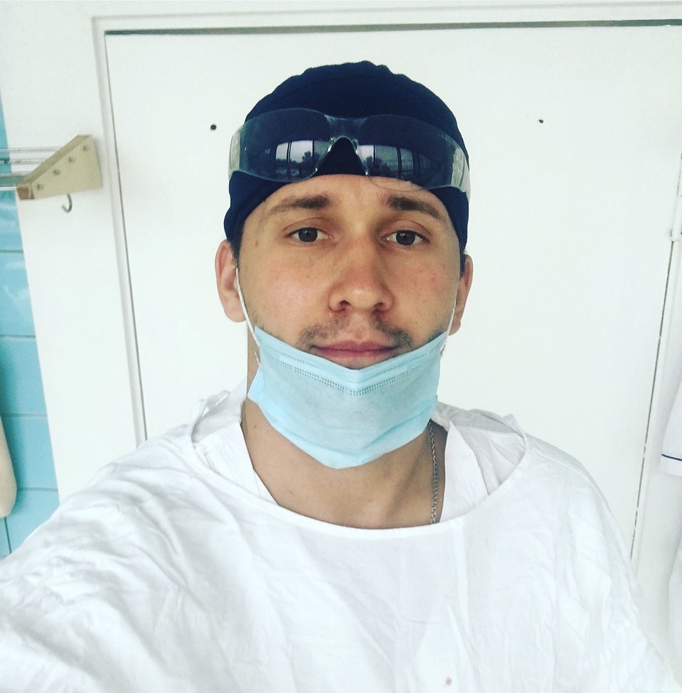 Алексей говорит, что любит свою работу и в больнице отличный коллектив