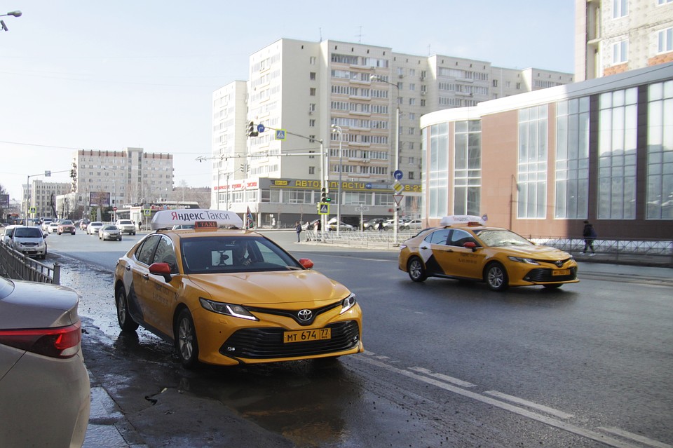 Так выглядели машины водителей-хоккеистов. Фото: Алина НИЗАМОВА