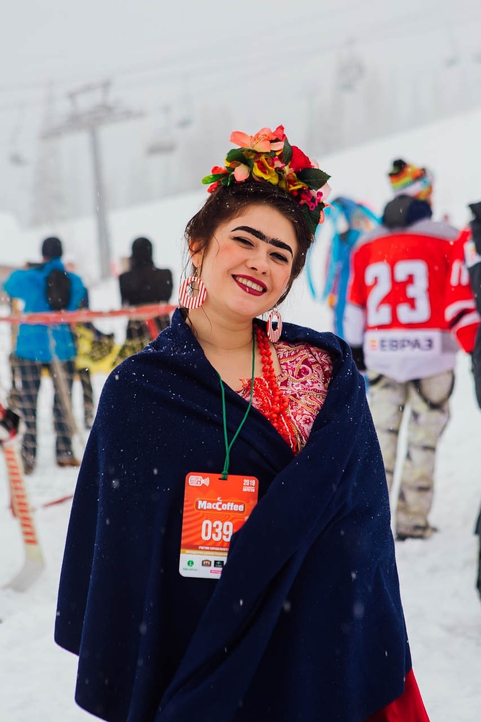 Участники карнавального спуска. ФОТО: vk.com, "Grelka Fest | Шерегеш"