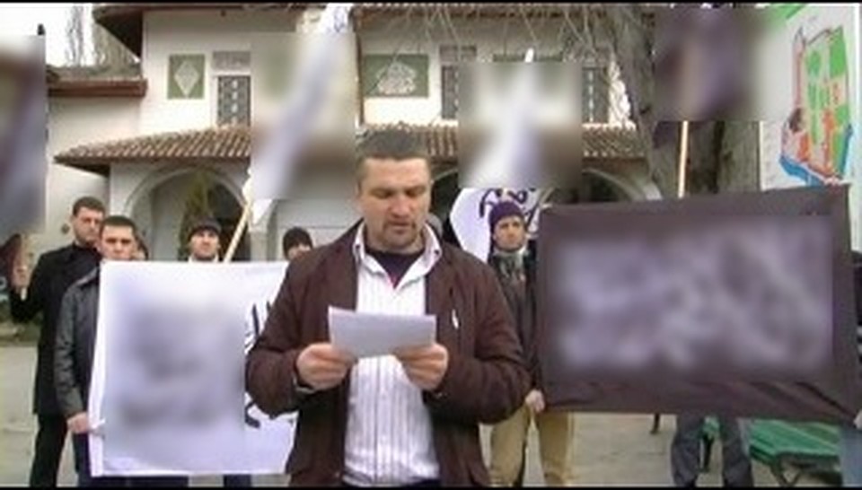 Акция "Хизб ут-Тахрир" в Ханском дворце, где экстремисты открыто звали крымчан на войну в Сирию. Фото: скриншот YouTube