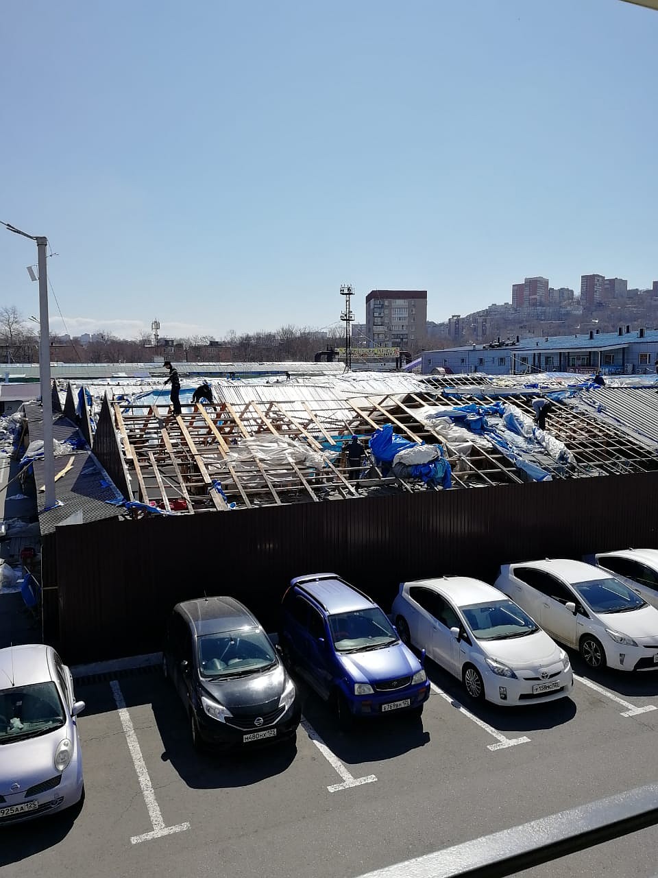 Крышу будут менять в течение нескольких дней. Фото: социальные сети.