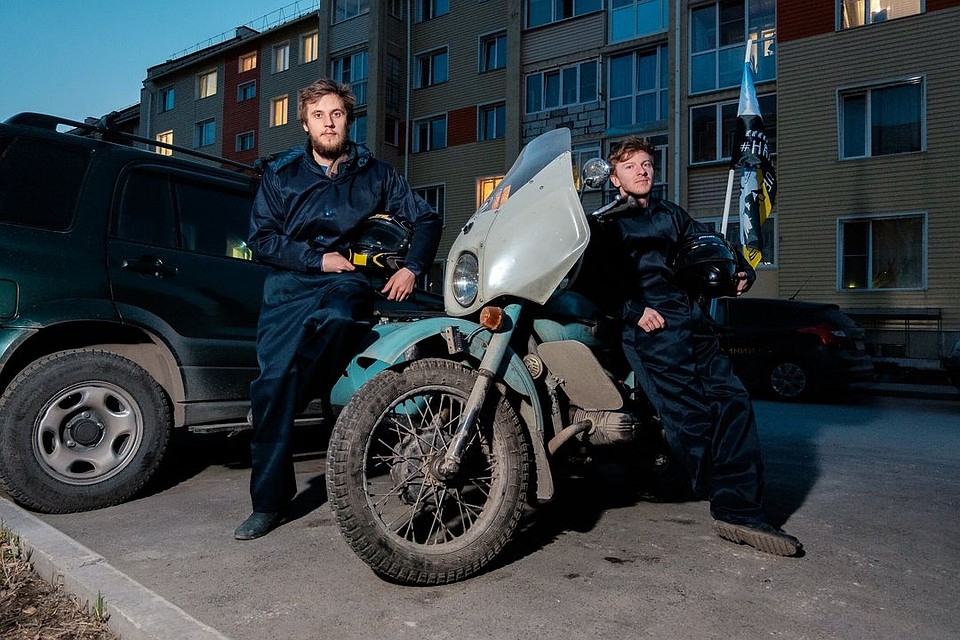 Парни планируют доехать на мотоцикле до Европы. Фото: Даба ДАБАЕВ