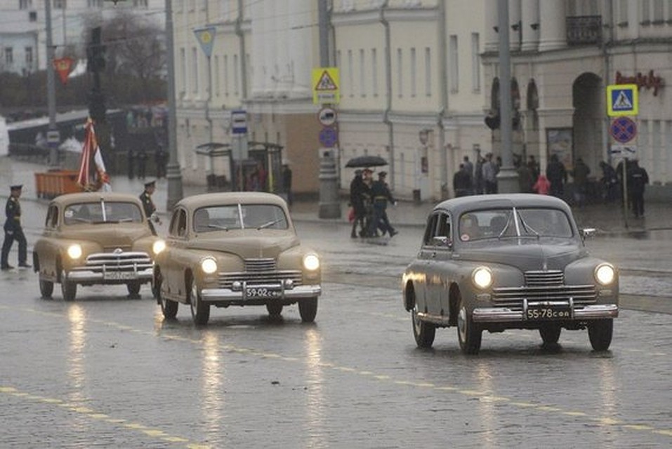 Ретро автомобили и военную технику можно будет увидеть в самом центре города Фото: Алексей БУЛАТОВ