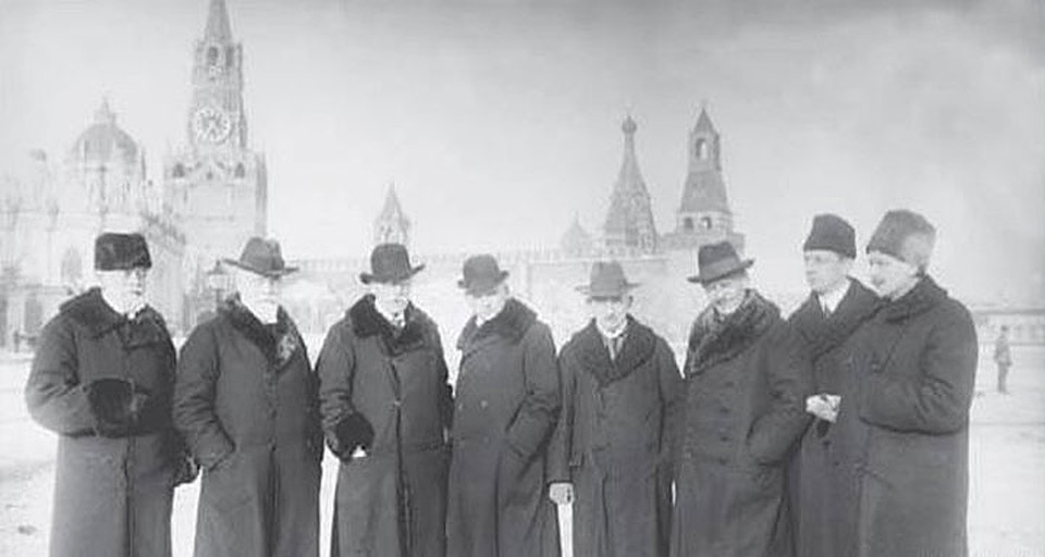 Иностранные врачи Ленина. Макс Нонне — третий справа