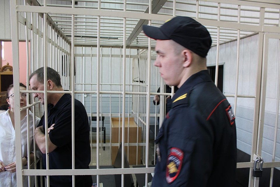 Александр Комаров протестовал против СМИ на приговоре.