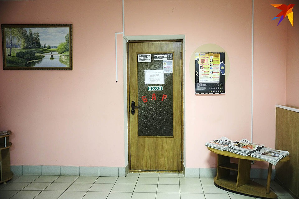 Многие предпочитают коротать вечера в баре. Фото: Павел МАРТИНЧИК