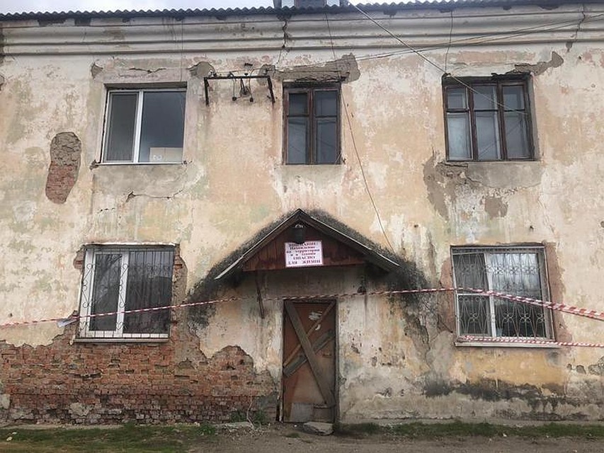 Вход в аварийный дом запрещен Фото: Александра ШОПЕНКО