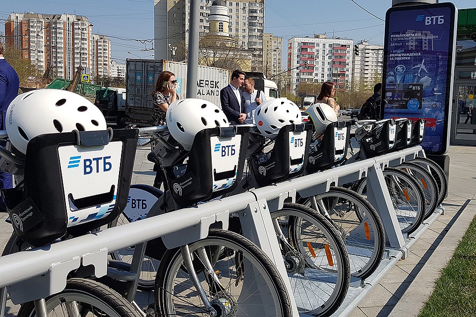 Стойка велопроката возле станции метро "Верхние Лихоборы". Фото: Алиса ТИТКО