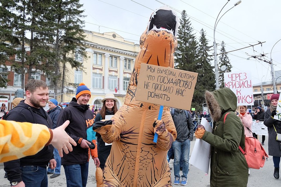 Этот динозавр точно стал одной из самых ярких частей Монстрации. Фото: Даба ДАБАЕВ