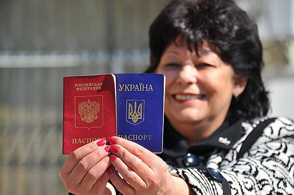 Украинские паспорта сдавать не придется