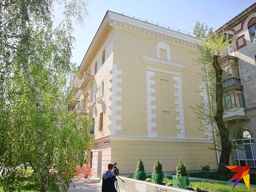 Большую часть наружного фасада уже обновили. Фото: Инна ШЕРЕМЕТЬЕВА