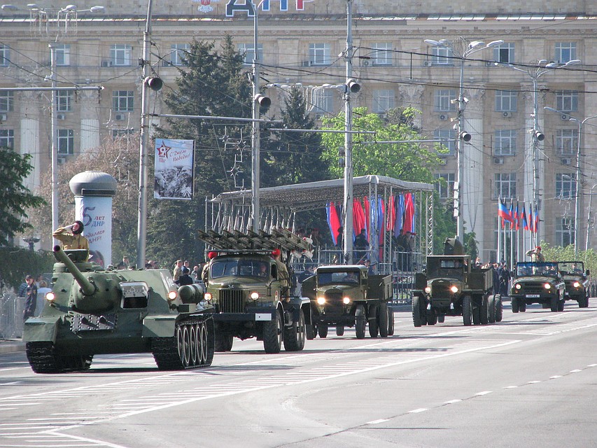В центре Донецка прошла генеральная репетиция военного парада 2019 Фото: Роман ПОБЕРЕЖНЮК