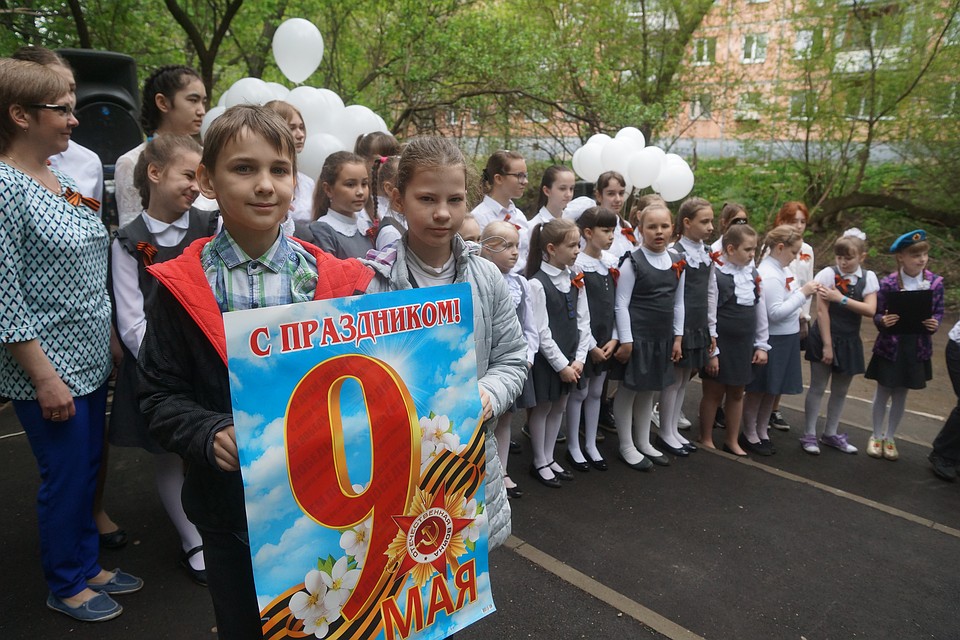 Ребята из школы №101 подготовили концерт к Дню Победы. Фото: Светлана МАКОВЕЕВА
