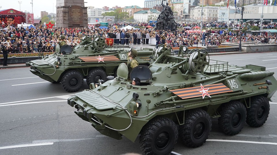 Парад военной техники Фото: Олег БЕЛОВ