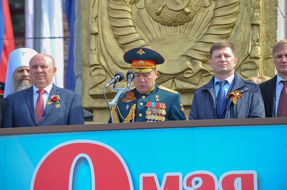 Герой России, генерал-лейтенант первый год принимает парад в Хабаровске Фото: Мария ИГНАТЬЕВА