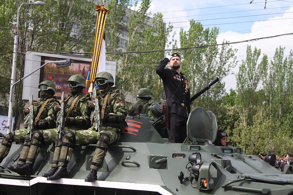 Парад Победы в Донецке 2019 – тысячи жителей Республики съехались на праздник с разных городов Фото: Никита МАКАРЕНКОВ, Павел ХАНАРИН