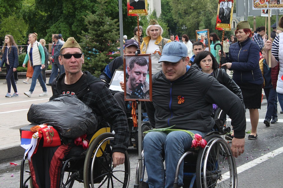 Бессмертный полк в Донецке 2019 собрал десятки тысяч людей Фото: Никита МАКАРЕНКОВ, Павел ХАНАРИН