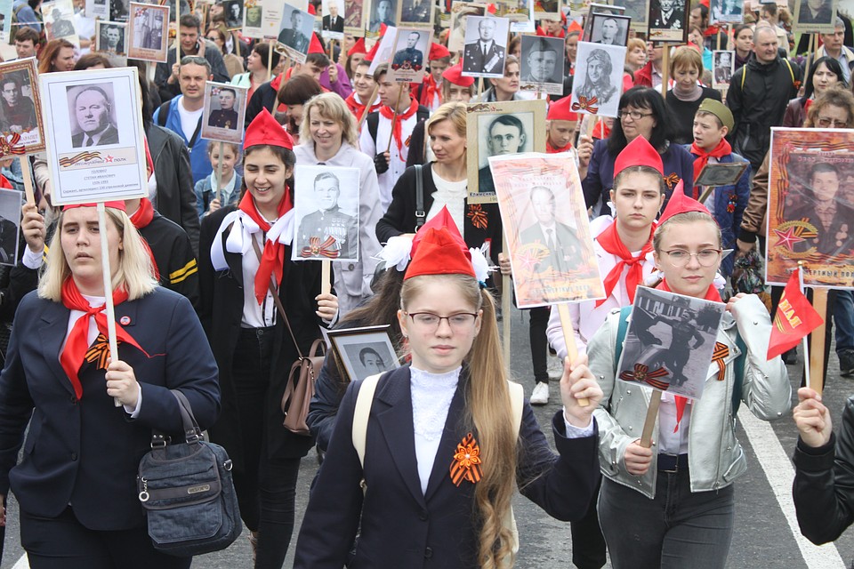 Бессмертный полк в Донецке 2019 собрал десятки тысяч людей Фото: Никита МАКАРЕНКОВ, Павел ХАНАРИН
