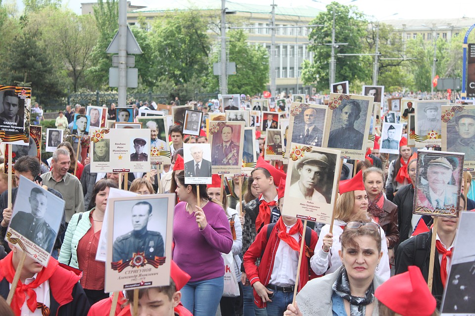 Бессмертный полк в Донецке 2019 собрал десятки тысяч людей Фото: Никита МАКАРЕНКОВ, Павел ХАНАРИН