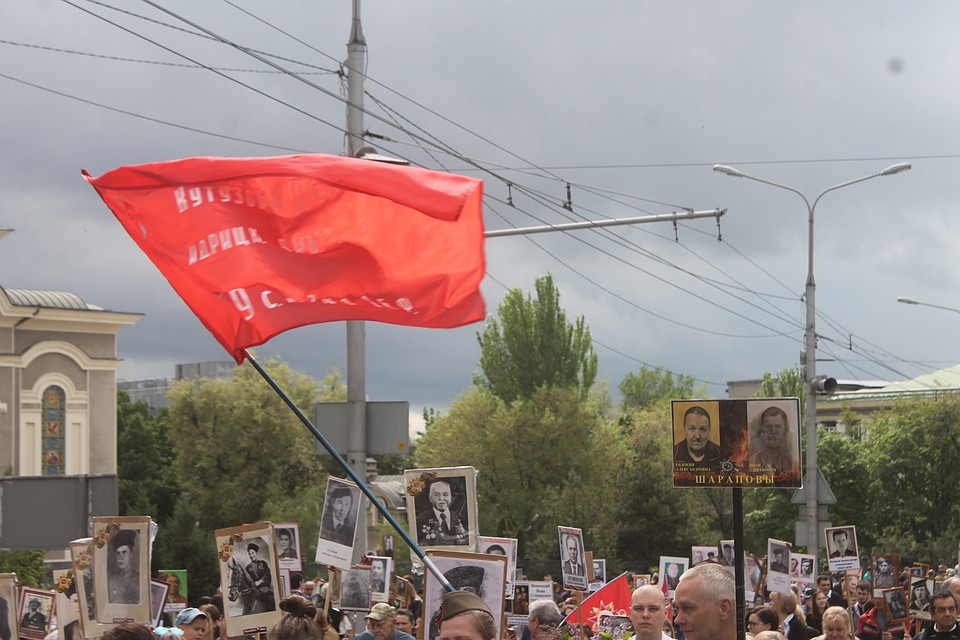 Бессмертный полк в Донецке 2019 собрал десятки тысяч людей Фото: Никита МАКАРЕНКОВ, Павел ХАНАРИН